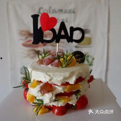 网红吃超大蛋糕图片,网红品尝巨型蛋糕，视觉盛宴来袭！